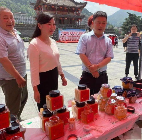 巾幗青年齊發(fā)力，消費(fèi)扶貧促振興——略陽(yáng)縣2020年農(nóng)副產(chǎn)品展銷(xiāo)活動(dòng)紀(jì)實(shí)